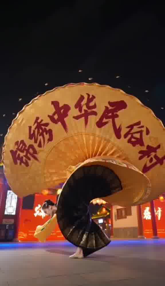 裙摆惯性展开